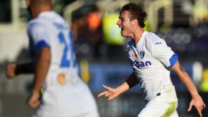 Buchel, like alla foto dei festeggiamenti del Crotone: insulti dai tifosi dell’Empoli