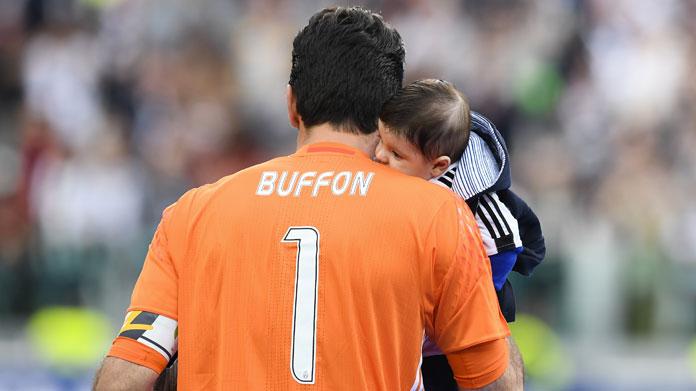 buffon spalle figlio juventus maggio 2016 ifa