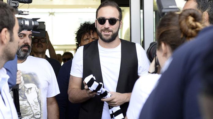 Gonzalo Higuain, dal Napoli alla Juventus Higuain, dal Napoli alla Juventus