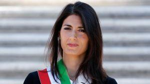 Roma, la Raggi esulta: «Lo stadio si farà e costerà 1 miliardo di euro»