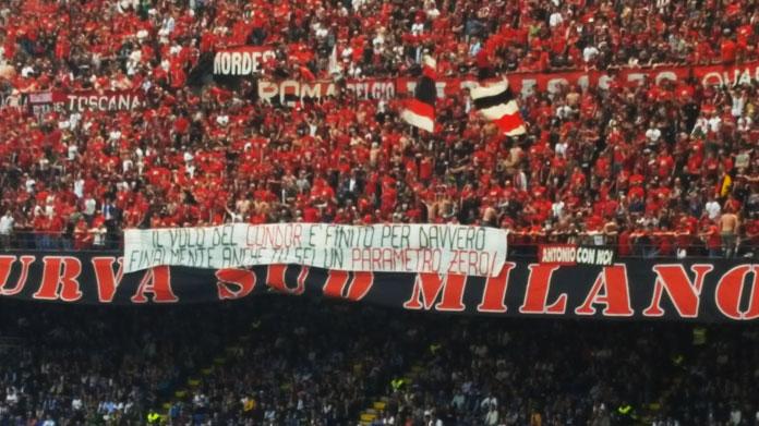 striscione milan galliani