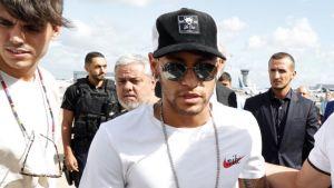 Neymar, l’arrivo del brasiliano a Parigi – FOTO