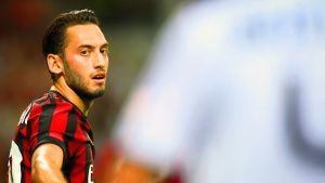Calhanoglu ringrazia Mirabelli e Fassone: «Senza di voi, niente Milan» – FOTO