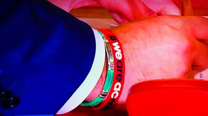 Per Salvini braccialetto del Milan alla firma del giuramento - FOTO