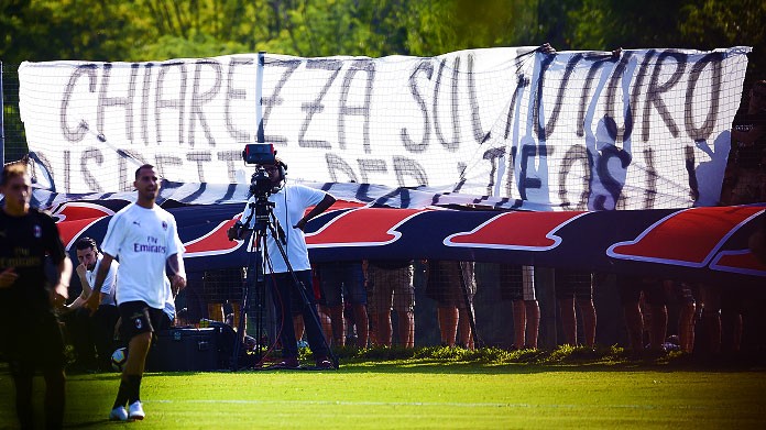 tifosi milan striscione luglio 2018