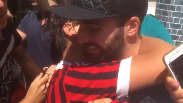 higuain abbraccia tifoso