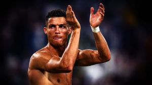 Ronaldo scherza con Georgina: relax in piscina per la coppia! – VIDEO