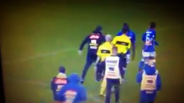 genoa-napoli caduta campo bagnato pioggia