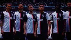 Juventus: ufficiale la nuova maglia senza strisce per il 2019-2020 – VIDEO