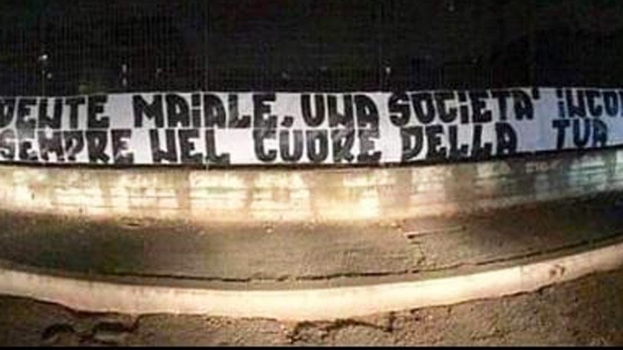 striscione de rossi