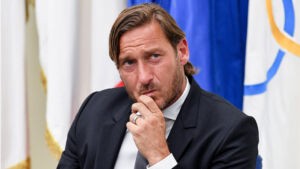 Roma, Totti scherza con Toni: «Se mi chiamano torno a giocare»