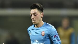 Calcio estero, dal tormentone Ozil al futuro di Giroud: le news del 16 gennaio