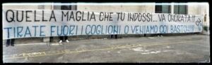 Inter, striscione dei tifosi: «Fuori i co****ni o veniamo coi bastoni» - FOTO 34 WhatsApp Image 2020 11 28 at 12.00.35