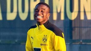 Moukoko Dortmund, c’è aria d’addio: l’agente «Non so se rinnoverà»