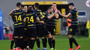 L’Inter non sbaglia un colpo e strappa per lo scudetto, ma il Milan non molla