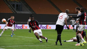 C’è solo la Roma in Europa, la zampata di Pogba elimina il Milan