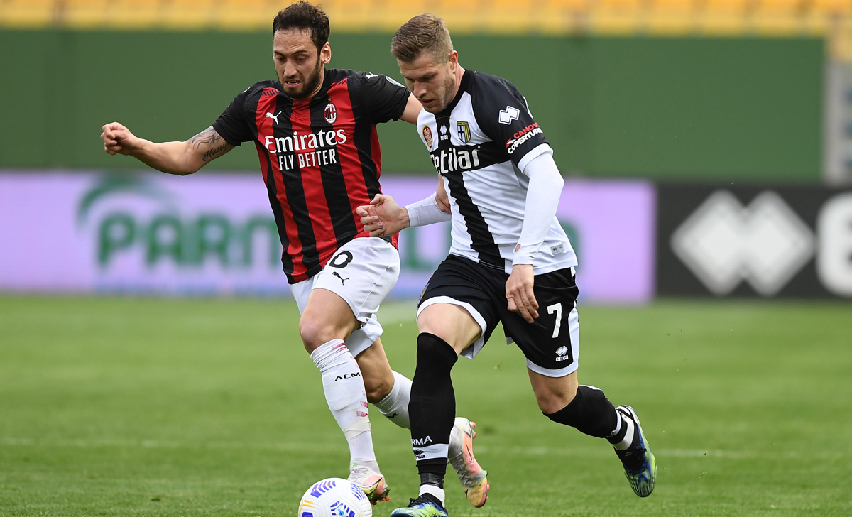 Parma, Gagliolo: «Abbiamo bisogno di punti. Ibrahimovic...» 36 Calhanoglu Gagliolo Milan Parma