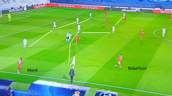 Real Madrid Liverpool, come Kroos e Vinicius hanno demolito Klopp - ANALISI TATTICA 38 madrid liverool manovra bloccata