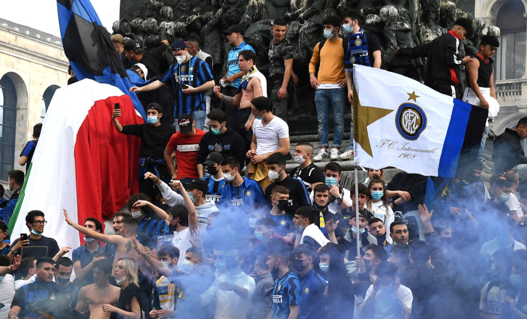 Festa Scudetto Inter: delirio in Piazza Duomo - FOTOGALLERY 4 Tifosi Inter 1