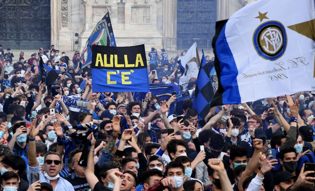 Festa Scudetto Inter: delirio in Piazza Duomo - FOTOGALLERY 2 tiffosi Inter MG5 8403 1