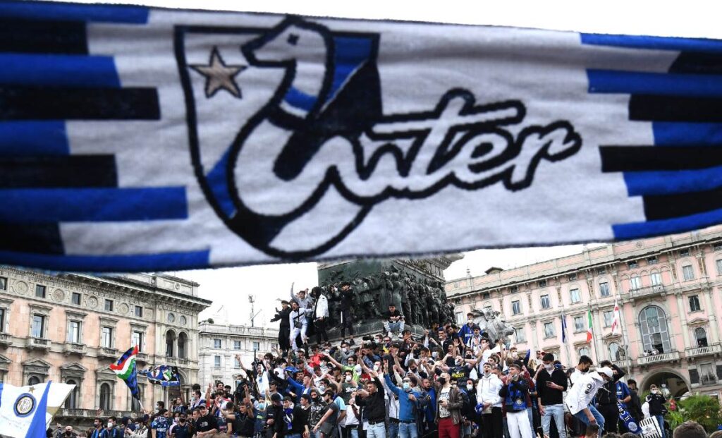 Festa Scudetto Inter: delirio in Piazza Duomo - FOTOGALLERY 5 tiffosi Inter MG5 8529 1