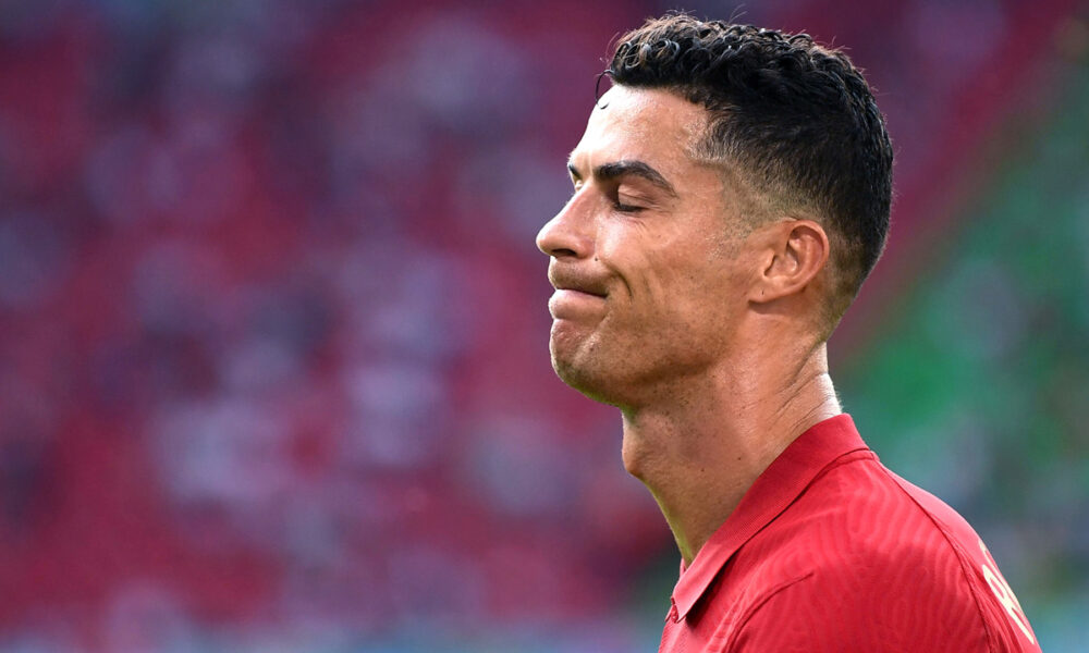 Portogallo, Cristiano Ronaldo espulso contro l’Irlanda: gesto di nervosismo e macchia sulla prestazione