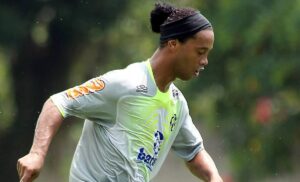 Ronaldinho esalta Leao: «Uno dei più forti in circolazione»