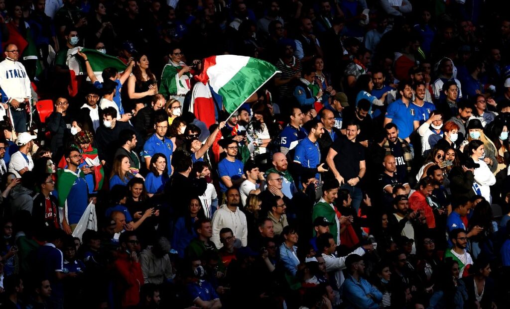 Ultime Notizie Serie A: boom di ascolti per gli Azzurri, accettato il trust della Salernitana 37 tifosi Italia MG1 7588 1