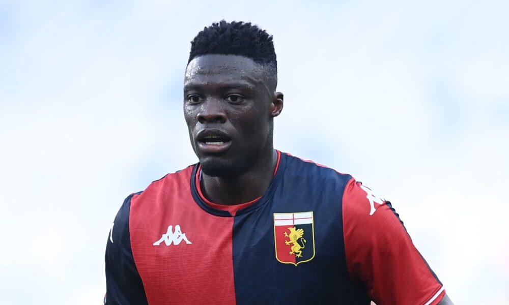 Genoa, Ekuban svela: «De Rossi mi urlava che sono uno scandalo del calcio, ma va bene perché ci trasmette coraggio. Ecco cosa penso sulla sfida con la Juventus»
