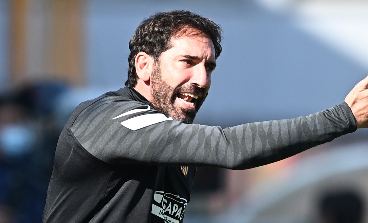 Ufficiale Bari, annunciato l’esonero di Fabio Caserta! Il tecnico lascia la squadra al 17° posto: decisiva la sconfitta interna al San Nicola per 2 3 contro il Frosinone