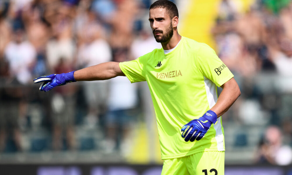 Fiorentina, perché Vanoli ha sostituto i portieri contro il Jagiellonia: il motivo del cambio Lezzerini De Gea! Cos’è successo
