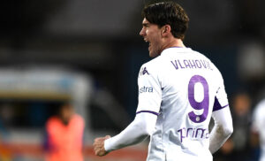 Dusan Vlahovic 300x182 - Fiorentina, Vlahovic: «Ibra un idolo. La sua maglia incorniciata a casa mia»