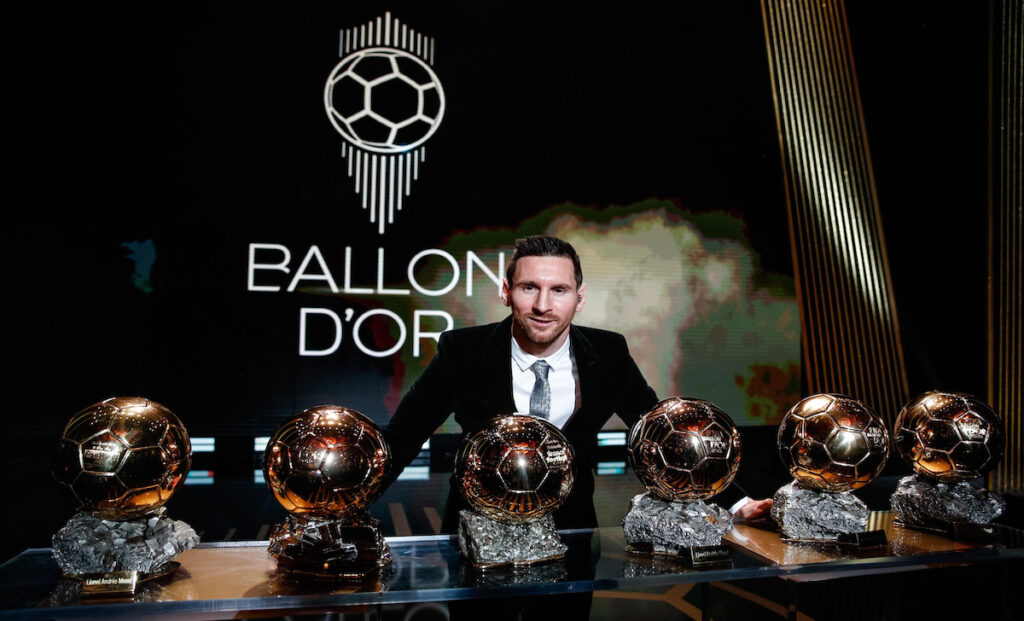 (191203) BEIJING, Dec. 3, 2019 (Xinhua) The Men s 2019 Ballon d Or winner Barcelona forward Lionel Messi poses wi