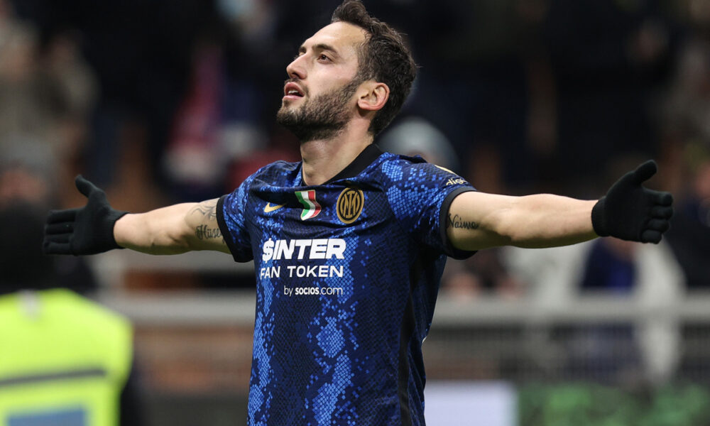 Calhanoglu scalda l’Inter: «Duro lavoro per toglierci grandi soddisfazioni. Sul mercato dico che…»