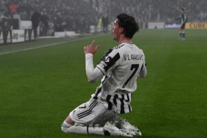 Juventus Verona 2-0: Vlahovic e Zakaria subito decisivi, Hellas al tappeto