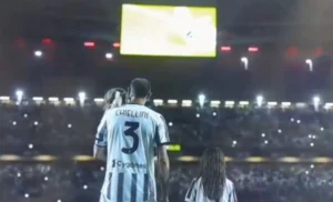 Tra sorrisi e lacrime: i diversi addii di Dybala e Chiellini alla Juventus