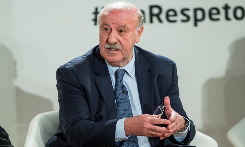 Fabregas Inter, Del Bosque: «In campo pensava già da allenatore, un valore aggiunto per la squadra. Ecco qual è il suo pregio e la differenza con Xabi Alonso e Xavi»
