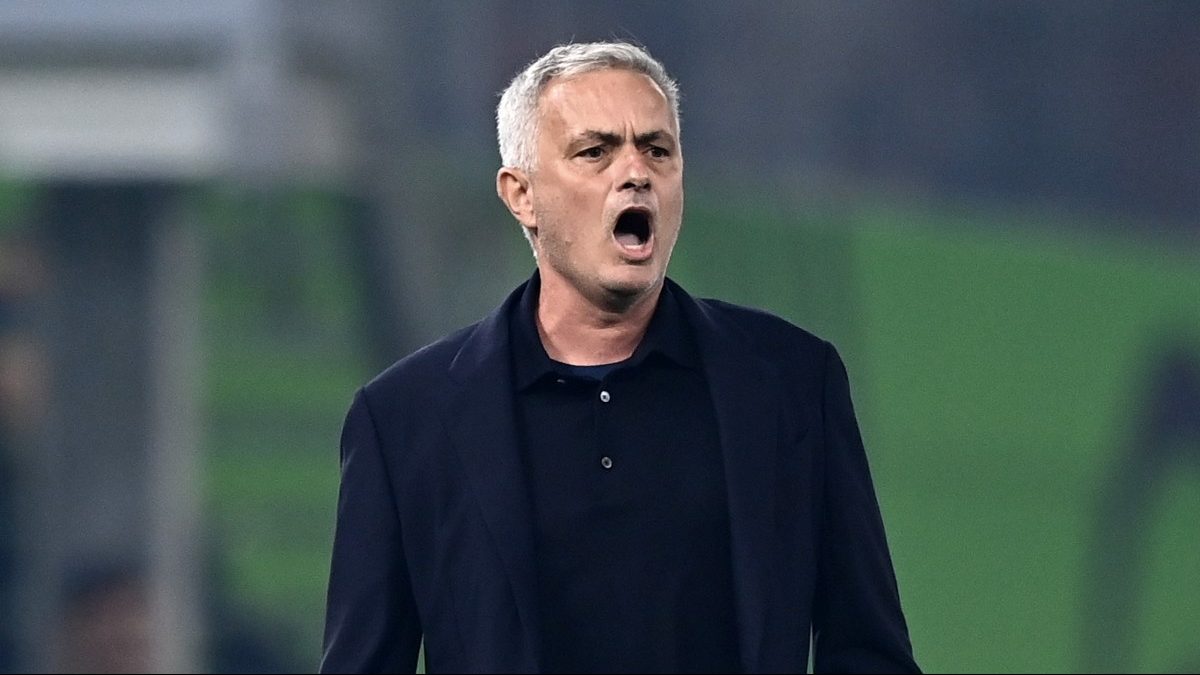 Mourinho pronto a RITORNARE tra i grandi. Il tecnico ex Roma vorrebbe allenare QUELLA SQUADRA