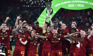 Ultime Notizie Serie A: la Roma fa la storia, Chivu esalta i giallorossi, Ibra rinnova a gettone