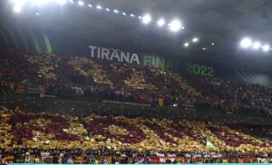 Roma, la FIGC apre un’inchiesta per i cori contro la Lazio durante i festeggiamenti per la Conference