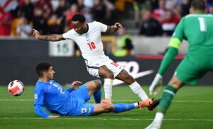 Pagelle Inghilterra Italia: Pellegrini illumina, Sterling sciagurato