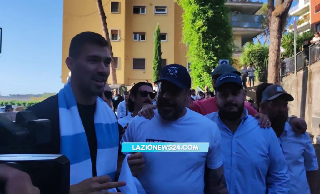 Lazio, visite mediche per Romagnoli: il difensore è arrivato in Paideia - FOTO 32 image