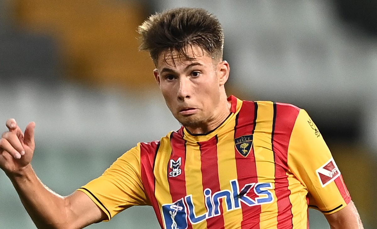 Infortunio Berisha: si ferma il centrocampista del Lecce. Le sue condizioni e quanto potrebbe rimanere fuori