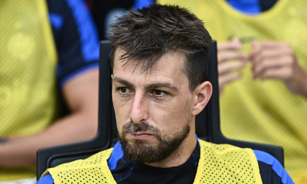 Calciomercato Inter, parte la rivoluzione in difesa: la scelta su Acerbi e Bisseck, pronti i sostituti