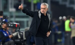 Roma, Mourinho: «La gente ha bisogno di riferimenti. Un grande club…»