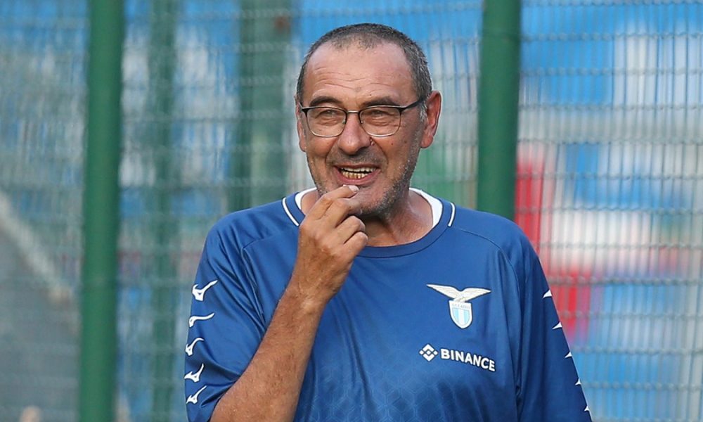 Sarri resterà l’allenatore della Lazio? Fabiani chiarisce così il suo futuro, ecco cosa filtra sulla posizione del tecnico