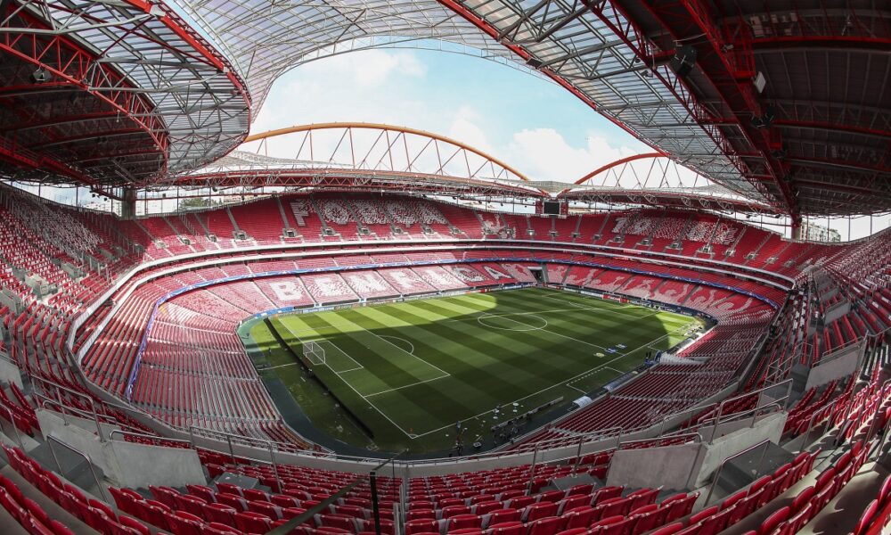 as sedes do Benfica, Porto e Sporting Lisboa foram invadidas