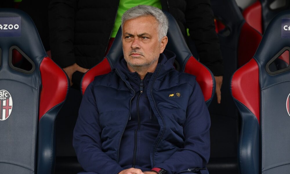 Fenerbahce sotto la lente dell’UEFA: indagine sul Fair Play Finanziario, nel mirino anche i trasferimenti di Skriniar e Mourinho. Cosa rischia il club