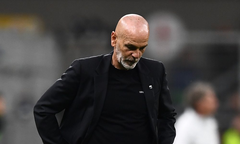 Esonero Pioli, la Curva Fiesole durissima nei confronti dell’ex tecnico della Fiorentina! Striscioni durissimi fuori dal Franchi: «Amor€ sì ma per la buonuscita. Addio…»