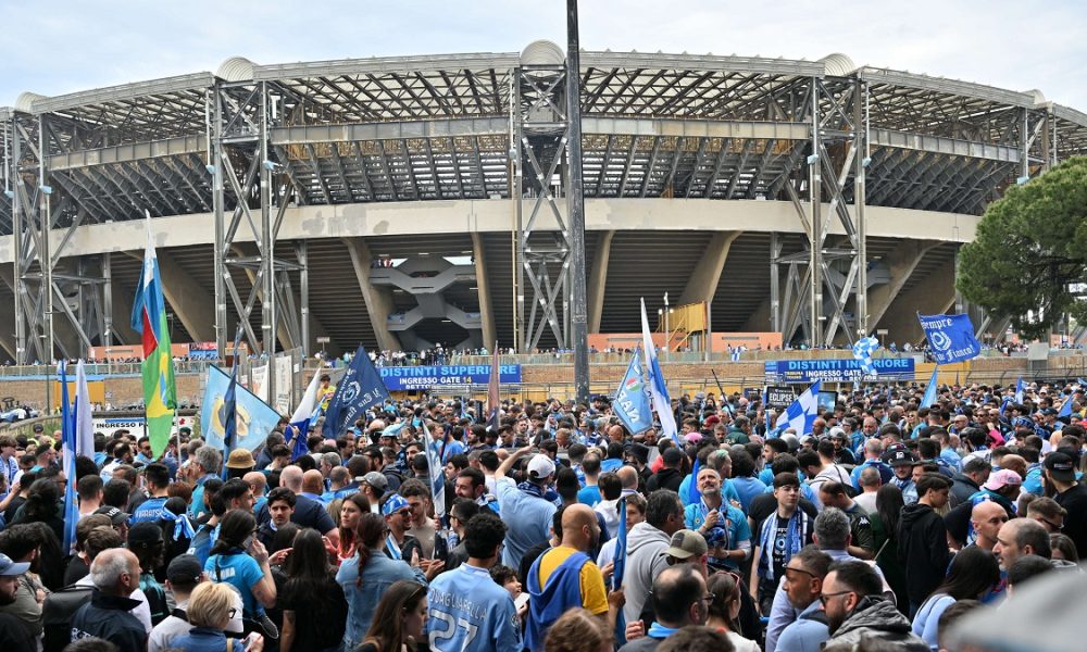 Manchester City Napoli, esodo partenopeo per la Champions: 2.700 tifosi all’Etihad, la città si prepara all’invasione azzurra